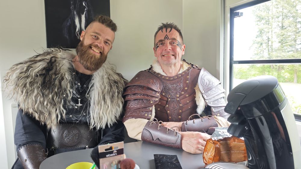 Jan und Patrick in der Krieger Maske